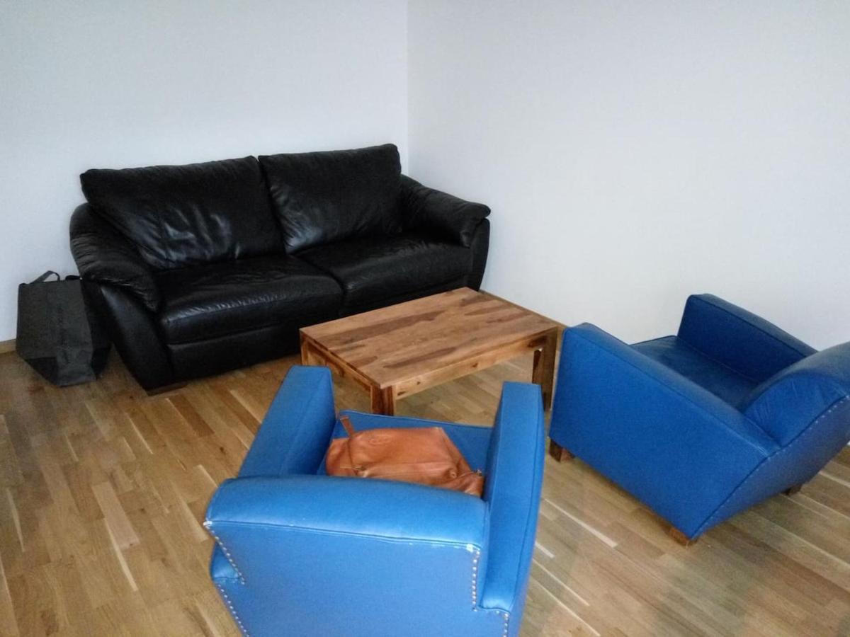 2 Pieces 40 M2, Dans Hyper Centre, Avec Piscine Au Rez De Chaussee *